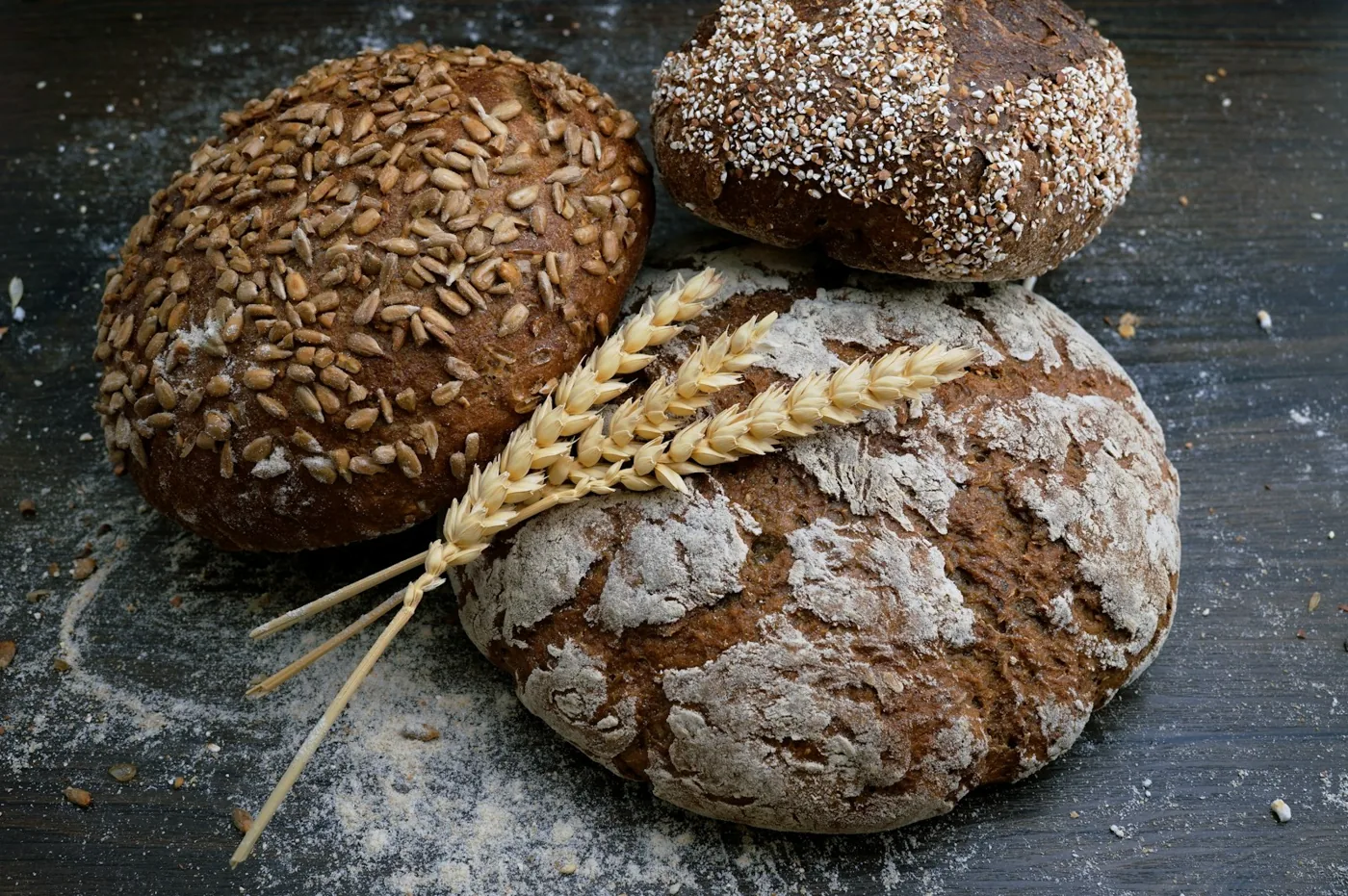 Pains artisanaux à la croûte dorée