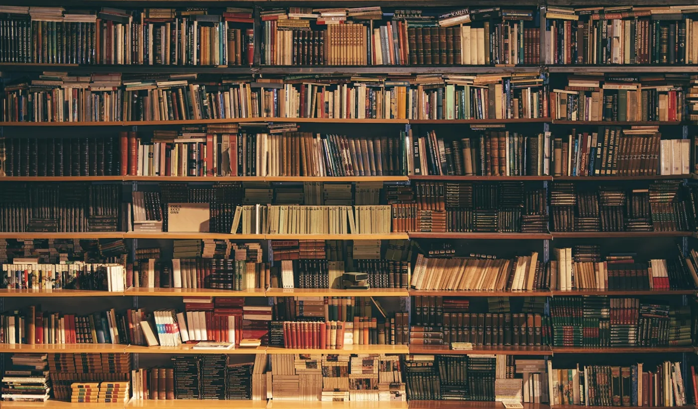 Rayonnages d’une librairie